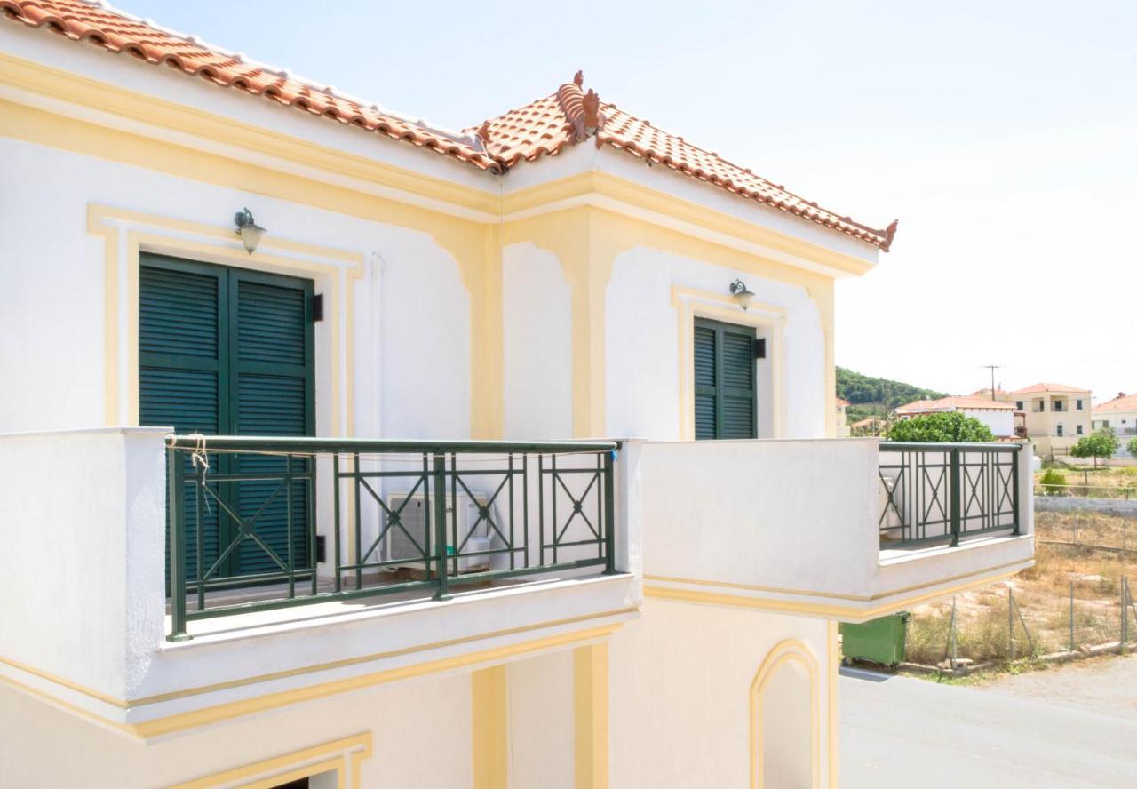 Irides Apartments Megalochori  Luaran gambar