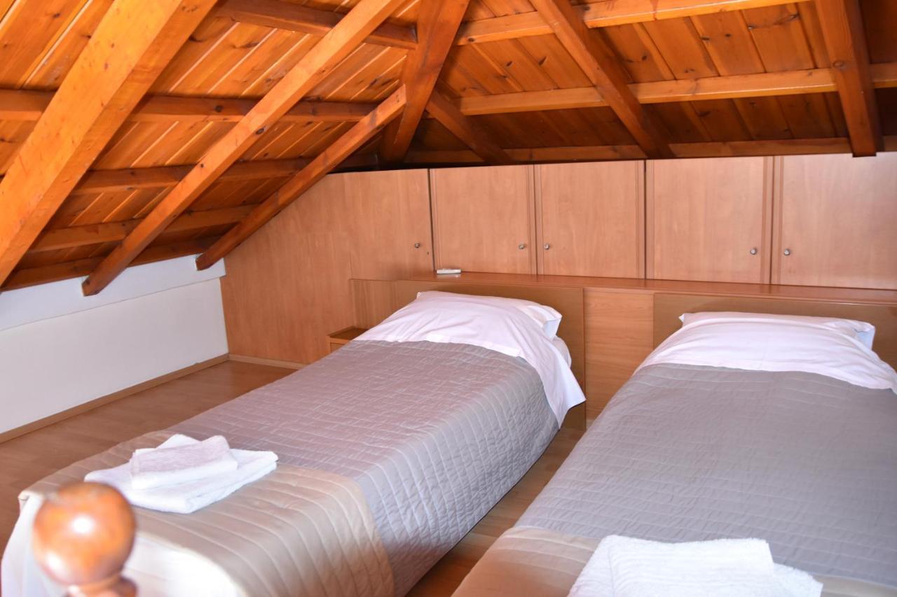 Irides Apartments Megalochori  Luaran gambar